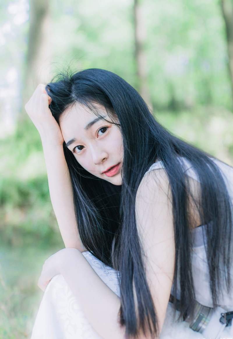 “什么？都督阵亡了！？”靠近一些的将士听到了那小卒的声音，整个江岸边顿时炸开了。